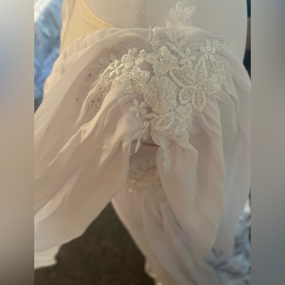 Elegant White Wedding Dress size 8 - Picture 4 of 12